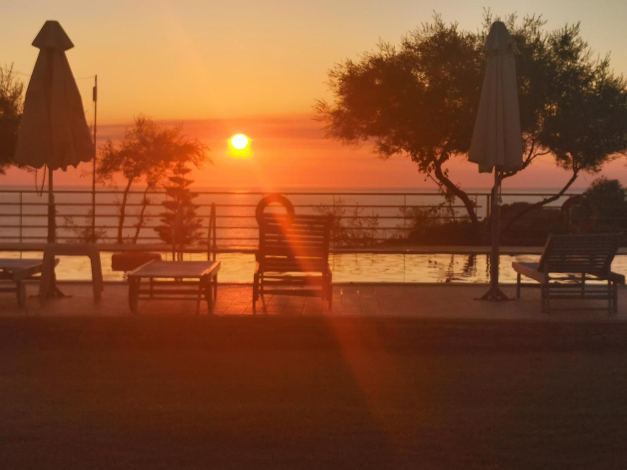 Molivos Sunset Apartments ميثيمْنا المظهر الخارجي الصورة