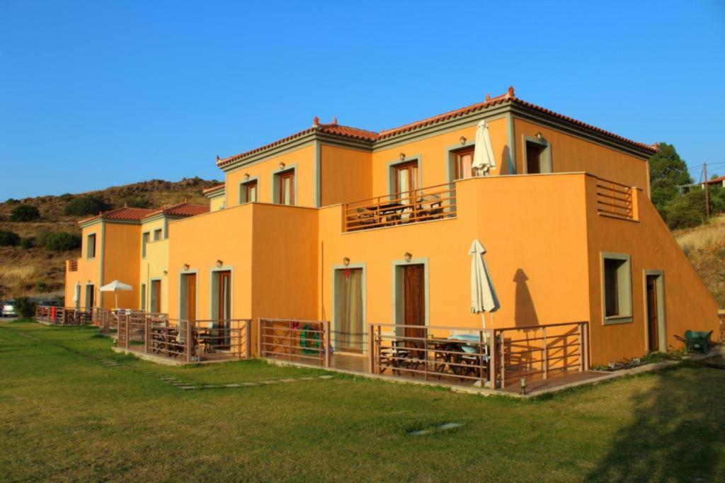 Molivos Sunset Apartments ميثيمْنا الغرفة الصورة